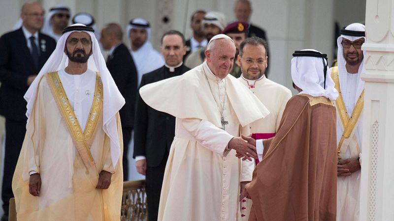 El papa Francisco llega a Abu Dabi en una visita histórica