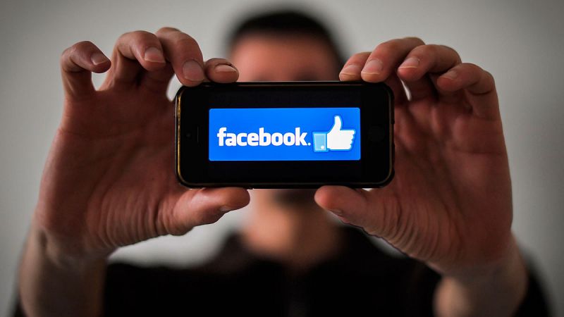 Facebook, la mayor red social del mundo, cumple quince años