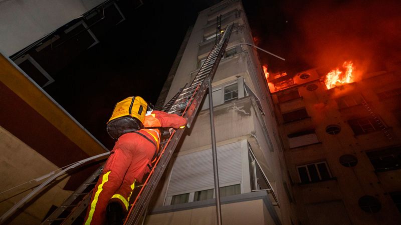 Una detenida por el incendio que ha causado diez muertos en un edificio de París