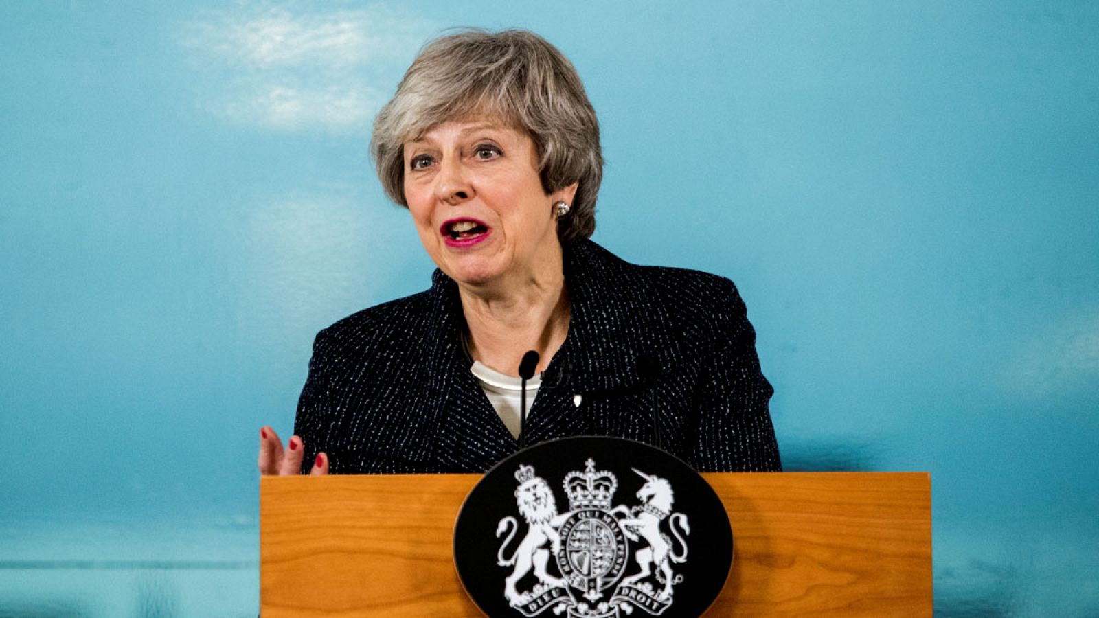 May reitera en Belfast su compromiso para evitar una frontera dura con Irlanda