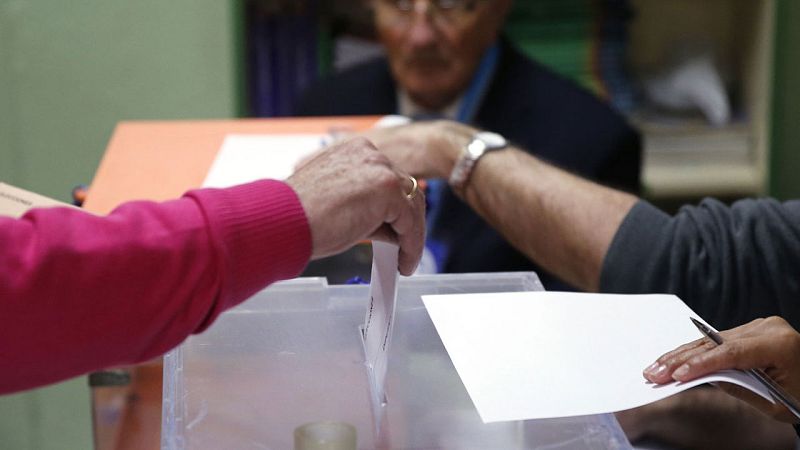 Unidos Podemos y PSOE presentan una propuesta para eliminar el voto rogado de cara a las elecciones de mayo