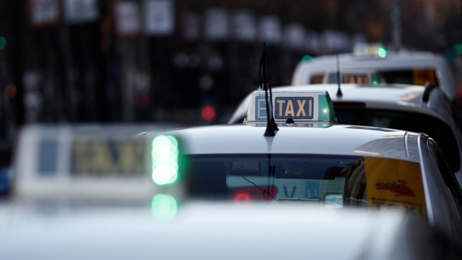 Los taxistas se oponen al reglamento de la Comunidad de Madrid que "liberaliza un servicio público"