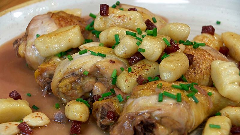 Pollo al lim�n con �oquis