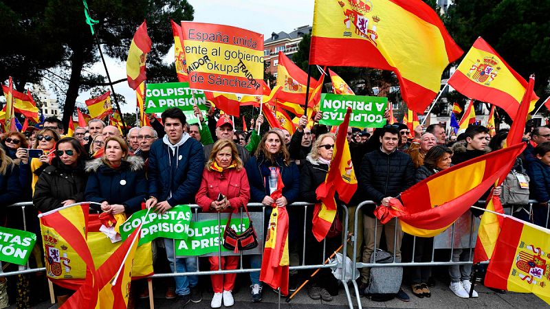 El PSOE, Podemos e independentistas califican de fracaso la manifestación de la plaza de Colón en Madrid