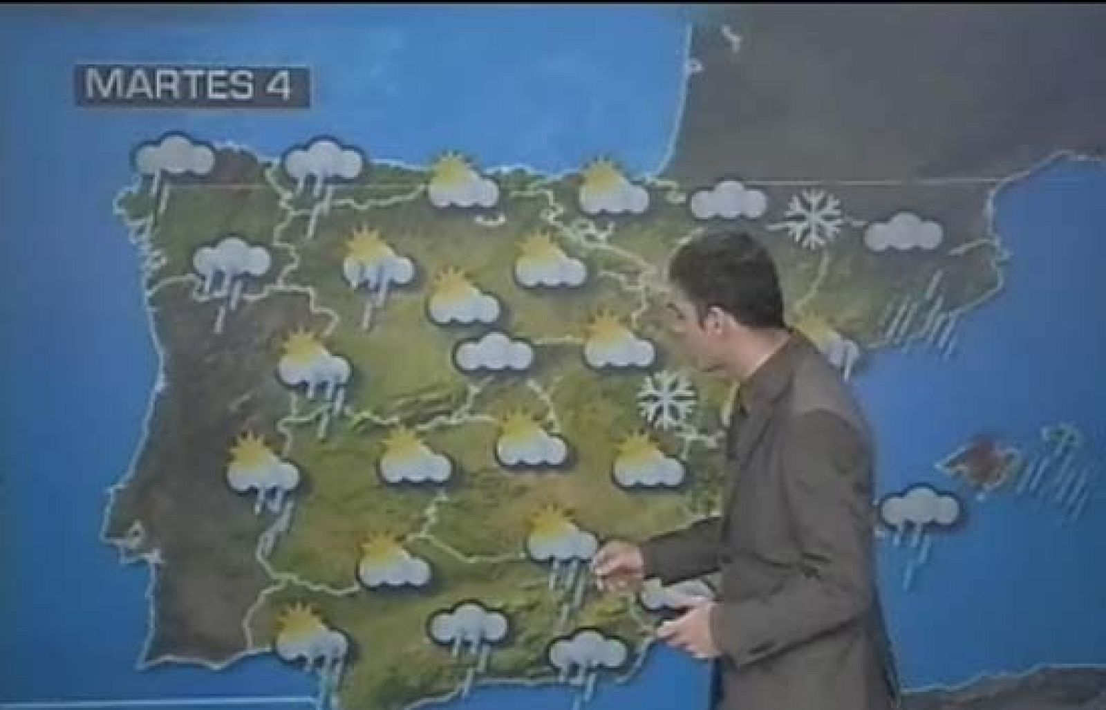 La Agencia Estatal de Meteorología (AEMET) anuncia para este martes posibilidad de chubascos localmente fuertes en Baleares y este de Cataluña, y nieve en cotas superiores a 1.200 metros en el noroeste de Castilla y León (3/11/08).