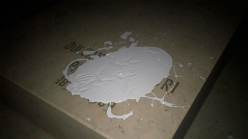 Profanan las tumbas del fundador del PSOE, Pablo Iglesias, y de La Pasionaria en el cementerio de la Almudena