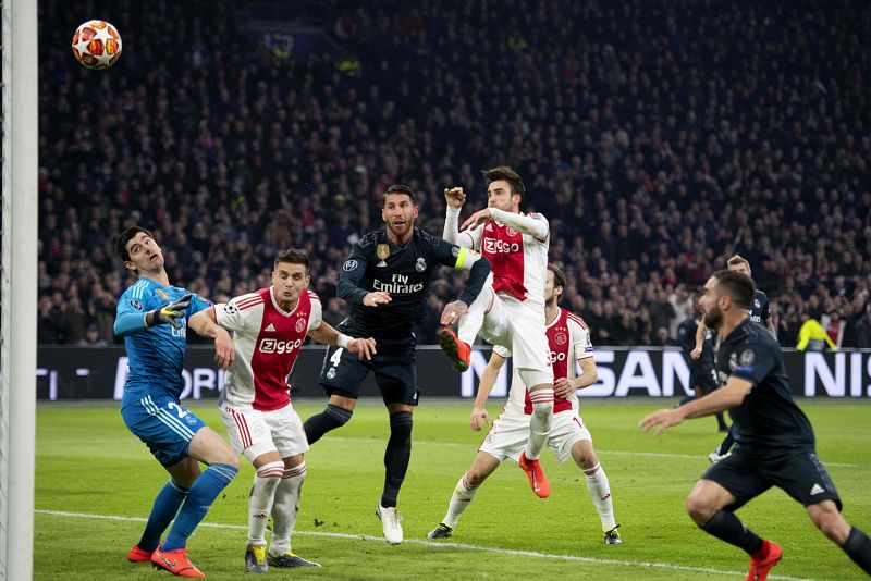 Benzema y Asensio rescatan al Madrid del asedio del Ajax