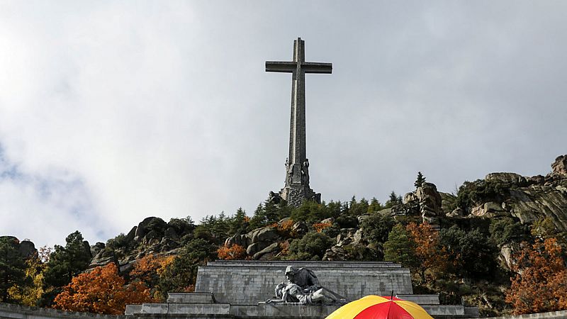 El Gobierno ordena la exhumación de Franco y da a la familia 15 días para elegir un destino para los restos