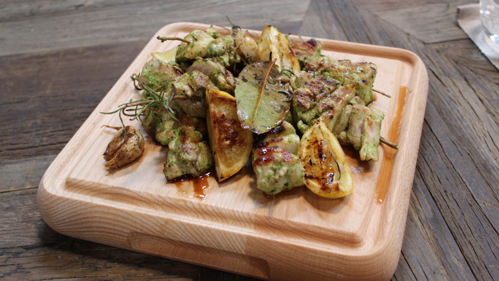 Receta de "brochetas de pollo al ajillo y limón" de Dani García | Ver