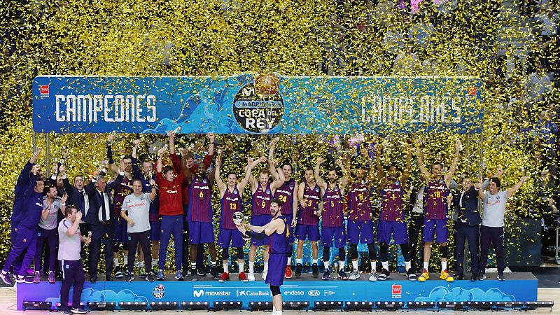 El Barça revalida su cetro de la Copa en casa del Madrid, con prórroga y VAR incluidos