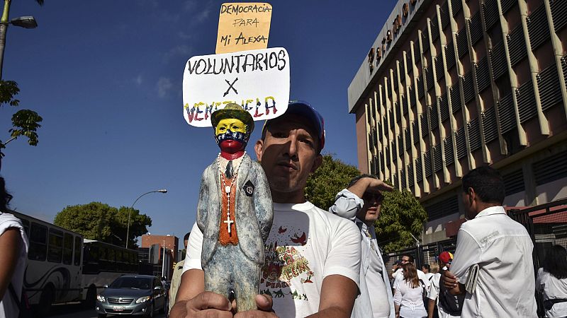 La oposición venezolana instala una decena de campamentos a lo largo del país en espera de la ayuda humanitaria