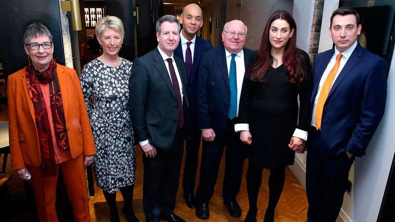 Siete diputados laboristas abandonan el partido por discrepancias personales con el liderazgo de Corbyn