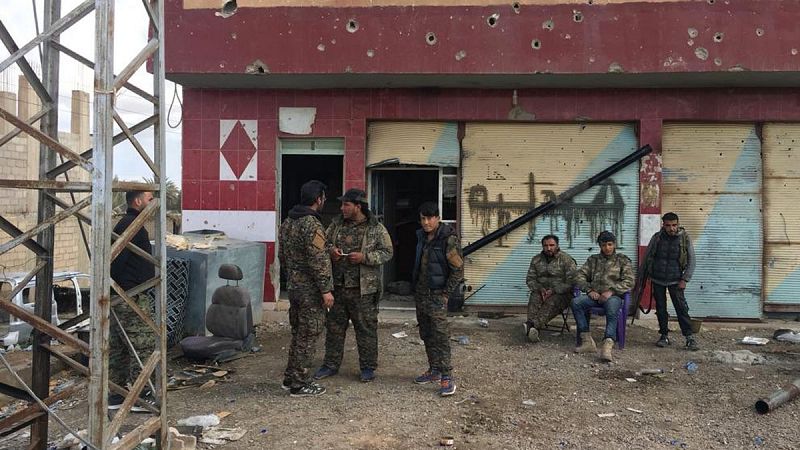 Las fuerzas kurdas dan dos días al Estado Islámico para rendirse en Siria antes de reanudar sus ataques
