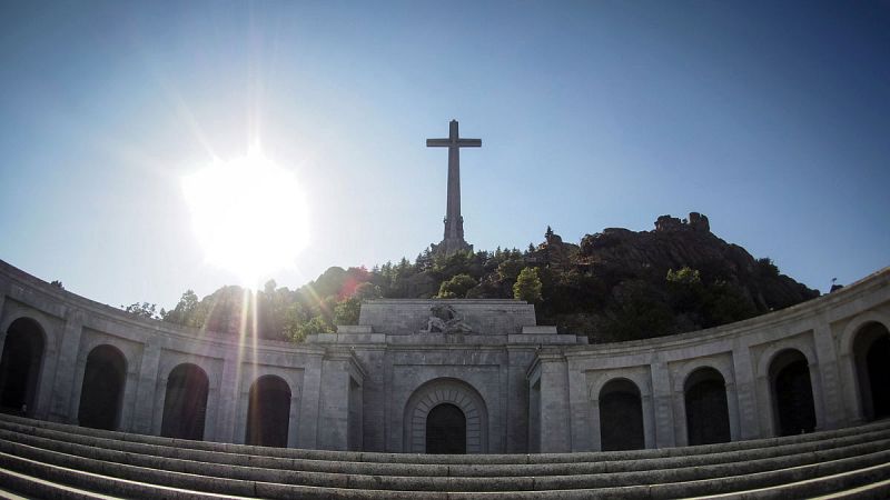 El Vaticano advierte al prior del Valle de los Caídos de que debe "respetar" la exhumación de Franco