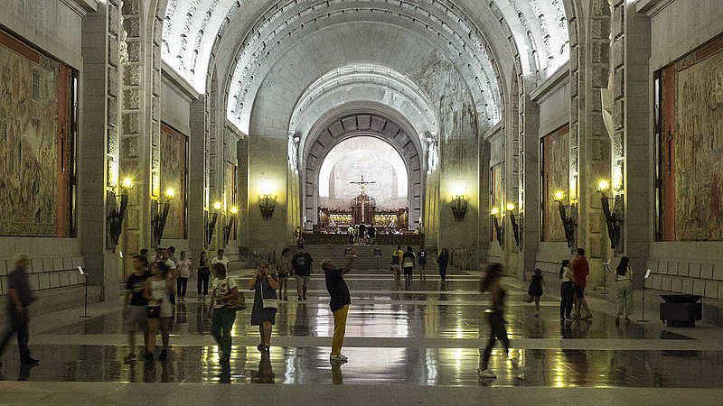 El prior del Valle de los Caídos acatará la decisión de los tribunales sobre Franco pero no la del Gobierno