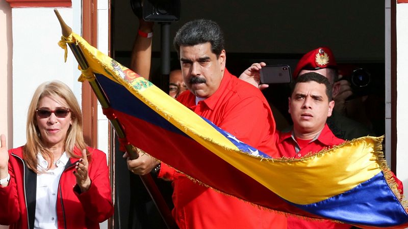 Maduro cierra la frontera con Brasil y evalúa hacerlo con Colombia
