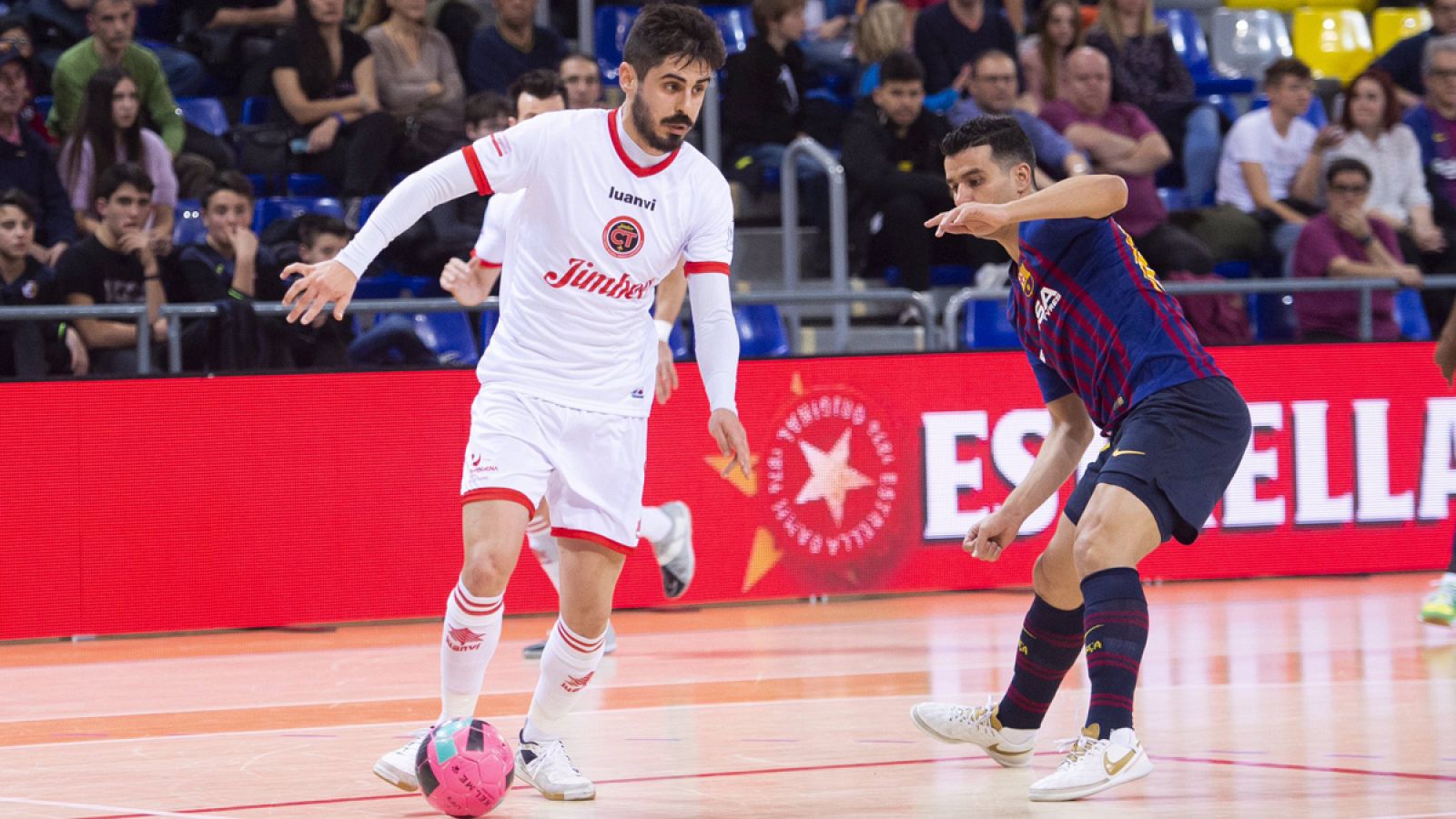 El Bar�a pierde en casa con el Cartagena, el Osasuna Magna remonta