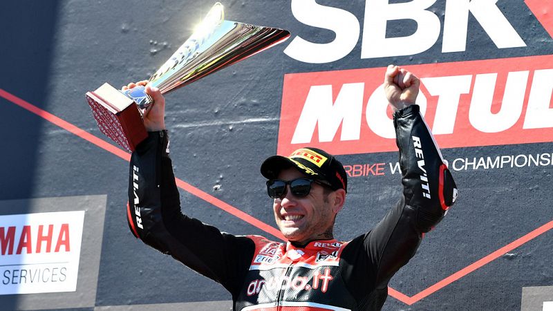 Álvaro Bautista deslumbra en Superbike al imponerse también en la segunda carrera de Phillip Island