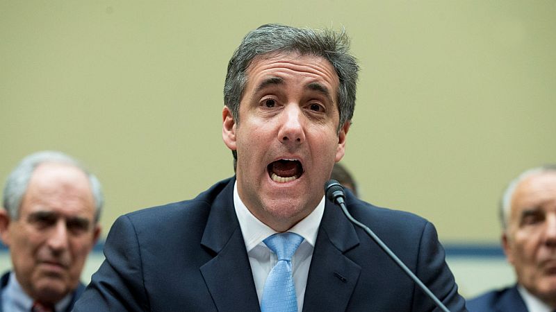 El exabogado de Trump dibuja a un presidente "racista" y "estafador" ante un Congreso dividido