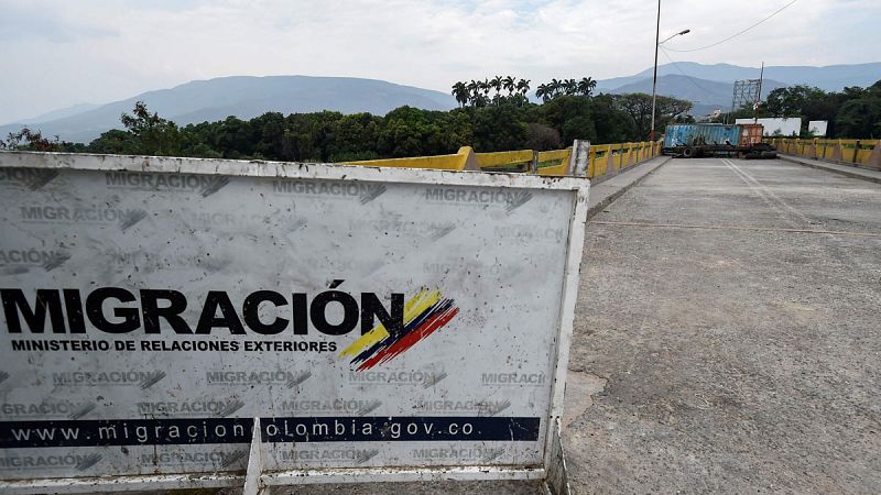 Colombia expulsa a una policía venezolana que desertó y quería hacer espionaje