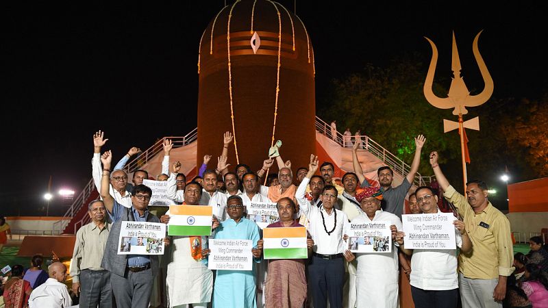 Pakistán libera al piloto indio capturado para apaciguar el conflicto