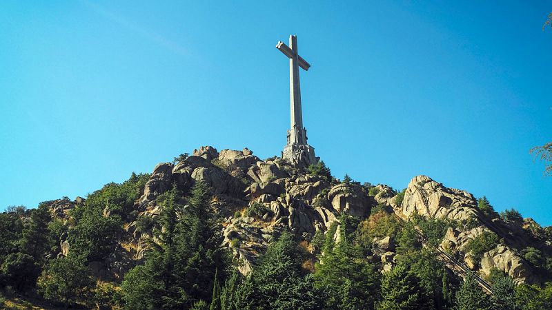 Moncloa confirma que intentó negociar con la familia Franco la exhumación del dictador hasta esta semana