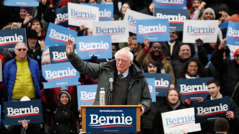 Sanders tacha a Trump de "persona peligrosa" en el inicio de su campaña para las primarias del partido Demócrata
