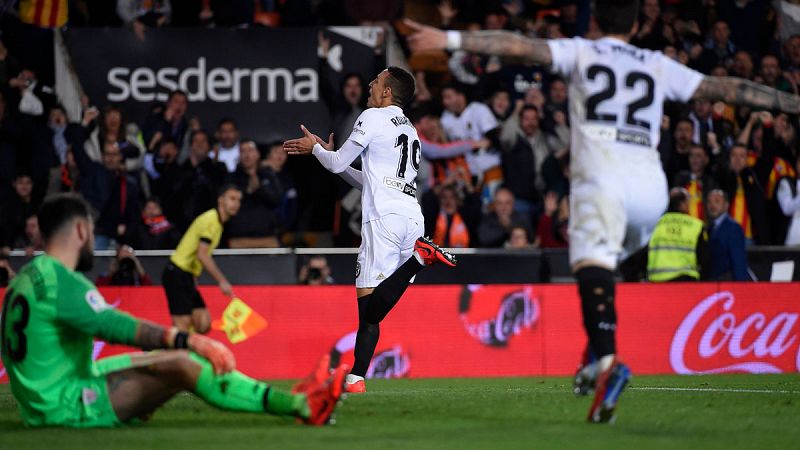 Valencia continúa de fiesta y gana al Athletic de Bilbao