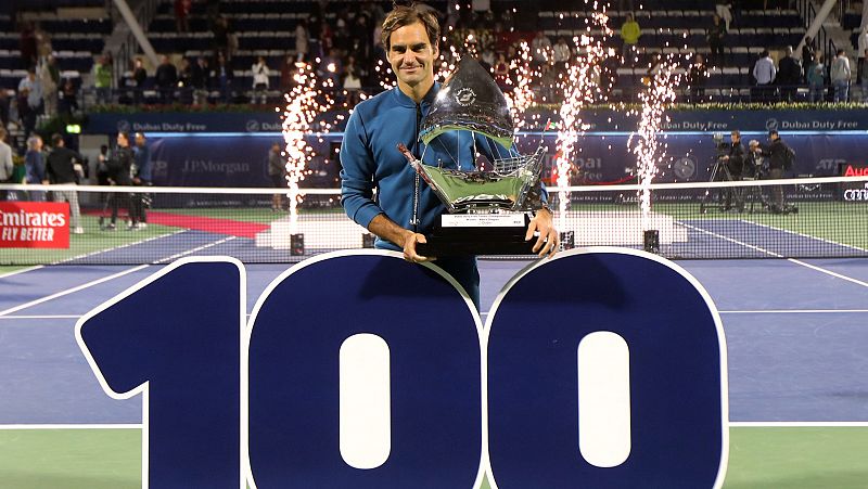 Federer regresa al 'top 4' tras alzar su centésimo título