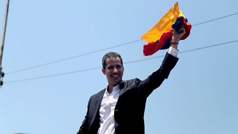 Guaidó regresa a Venezuela aclamado por una multitud de seguidores: "Seguimos movilizados"