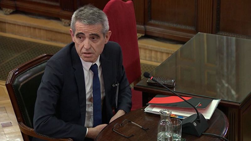 Los letrados del Parlament contradicen a Forcadell y declaran que tenía que haber inadmitido las leyes de desconexión