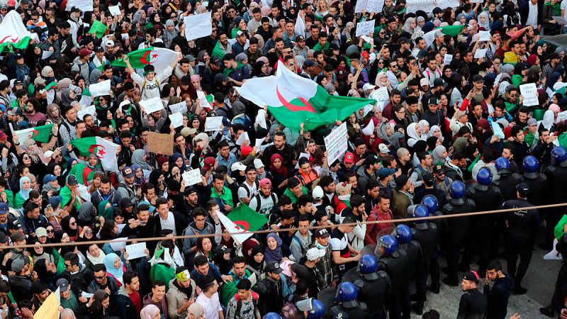 Tercer día de protestas en Argelia contra la posibilidad de un quinto mandato de Buteflika