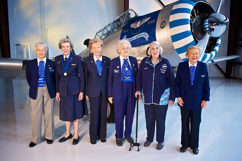 'La noche temática' rinde homenaje a las 'Pioneras de los cielos' en la semana de la mujer