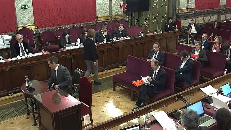 Un juez investiga mensajes amenazadores en las redes contra la secretaria del judicial del 20S