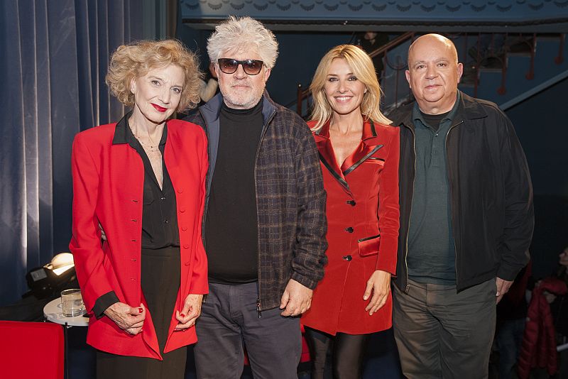 Especial de 'Versión Española' con Pedro Almodóvar y 'Todo sobre mi madre' desde el Cine Doré