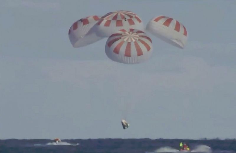 La cápsula Crew Dragon cae en el Atlántico sin problemas tras su viaje a la Estación Espacial Internacional