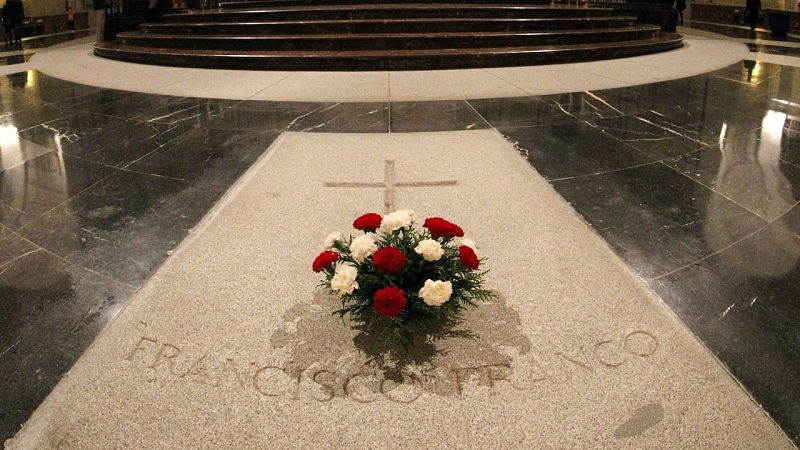 El Tribunal Supremo estudiará si suspende la exhumación de Franco como pide la familia