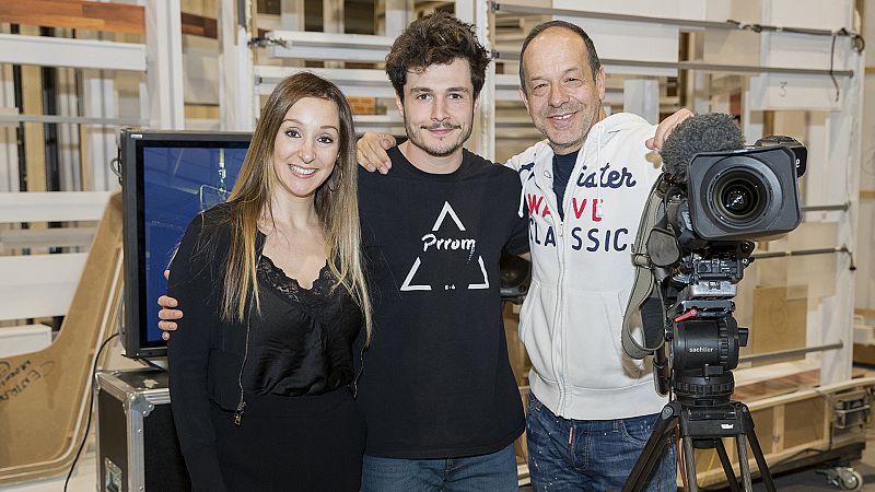 Primeros ensayos de Miki para Eurovisi�n con Fokas Evagelinos y Mamen M�rquez