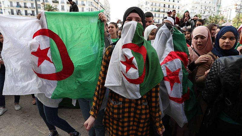 Bouteflika renuncia a presentarse a un quinto mandato tras las protestas pero pospone las elecciones