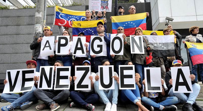EE.UU. retira a todo su personal diplomático de Venezuela