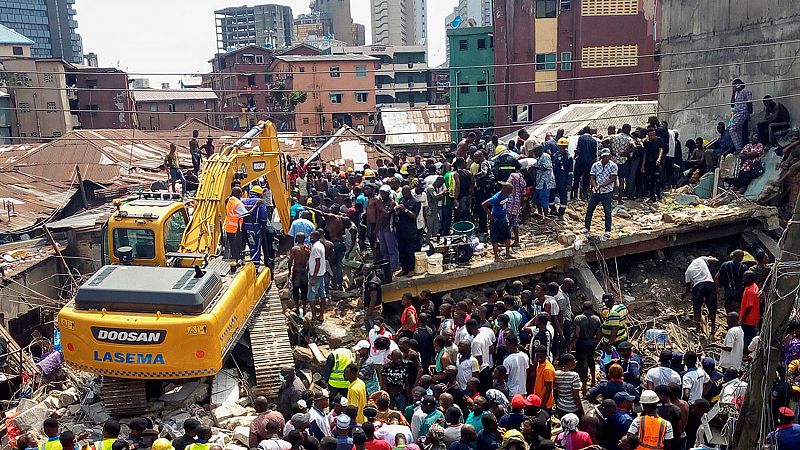 Al menos doce muertos, la mayoría niños, al derrumbarse un edificio en Nigeria