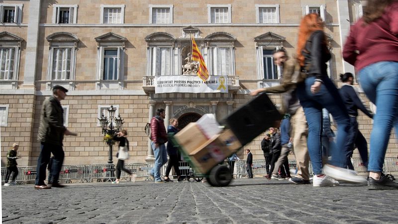 Ciudadanos lleva a Torra a la Junta Electoral Central por no retirar los lazos amarillos y estudia denunciarlo a la Fiscalía