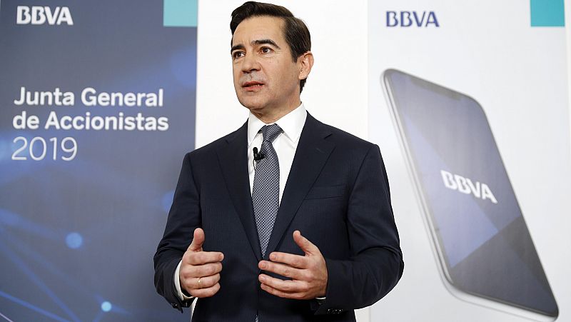 El presidente del BBVA asegura que investigará con rigor el caso Villarejo y elude comentar el cese temporal de Gónzalez