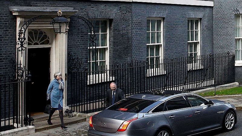 Theresa May escribirá al presidente del Consejo Europeo para solicitar la prórroga del 'Brexit'