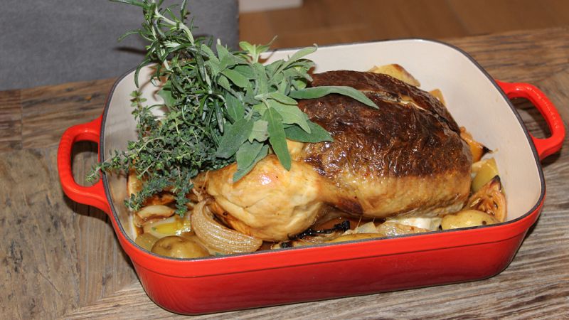 Receta de "pollo relleno con setas y hierbas" de Dani Garc�a