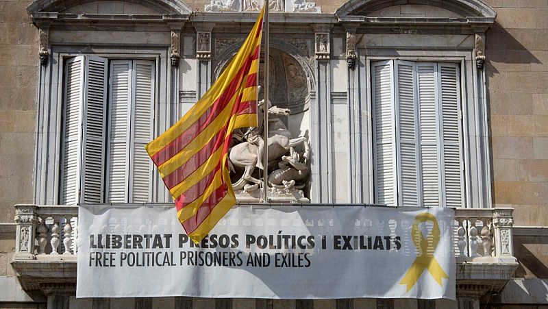 El Gobierno detalla a la Junta Electoral Central los edificios de la Generalitat en los que continúan los lazos amarillos