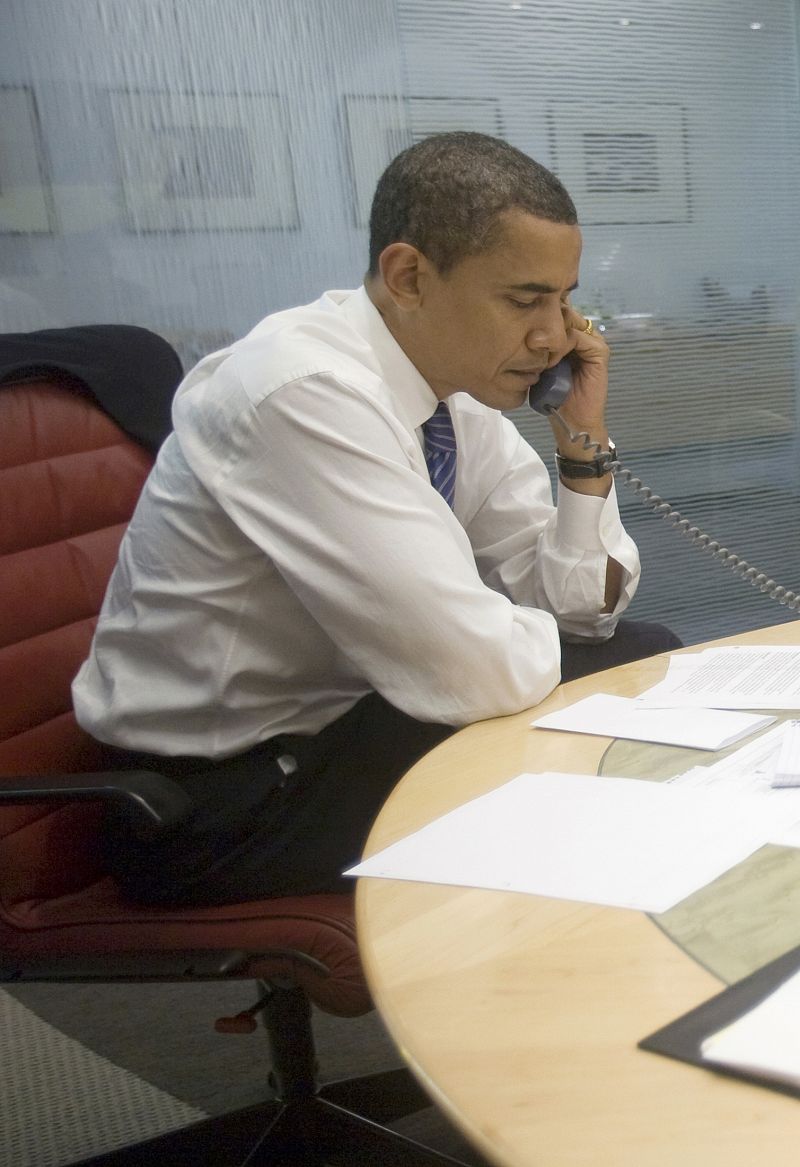 Barack Obama charla por teléfono con Zapatero