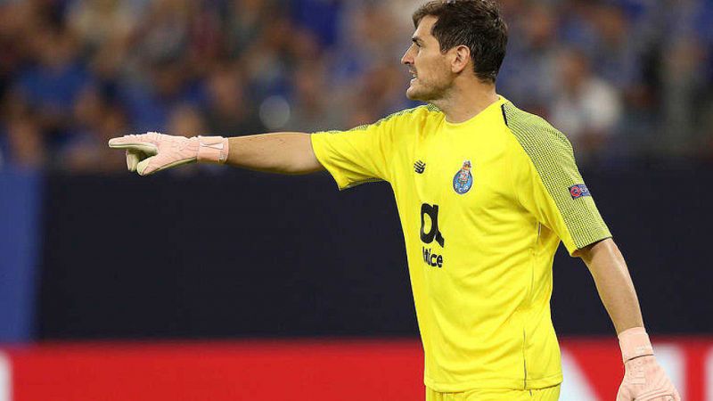 Casillas renueva con el Oporto: "Apostar por alguien de casi 38 años no es fácil"