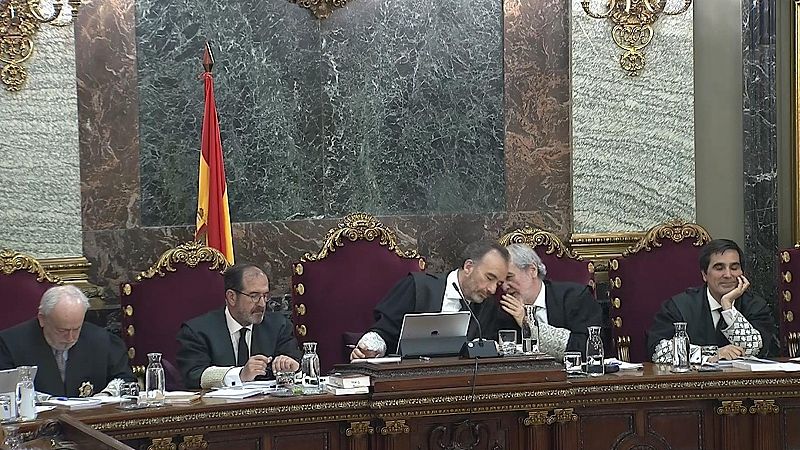 El Govern buscó financiación para la independencia en el exterior y pidió 11.000 millones a China, según un testigo