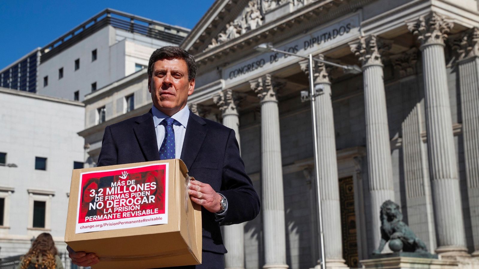 El padre de Diana Quer presenta más de 3 millones de firmas en el Congreso por la prisión permanente revisable